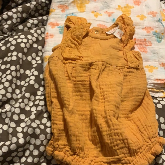 Girls infant romper and blanket - Picture 4 of 7